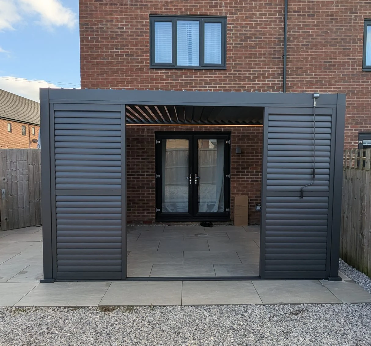 4m Aluminium Shuttered Louvre Sliding Door | LuxShade™ 3x4 Compatible - Image 4