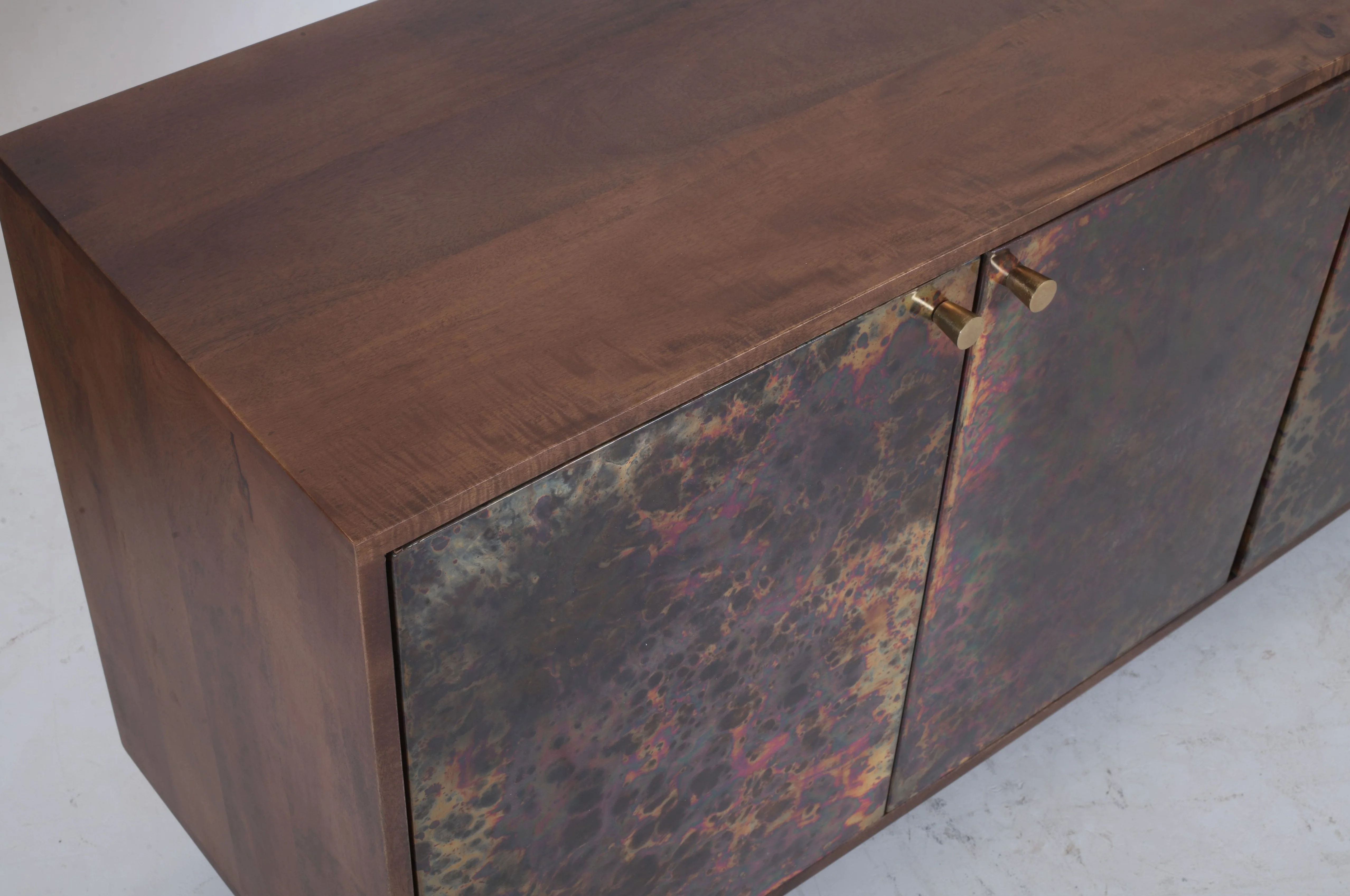 Handcrafted Reactive Patina Metal 4-Door Mango Wood Sideboard (180 cm) - Image 4